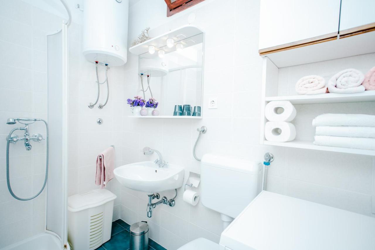 Apartman Uz More Вис Екстериор снимка